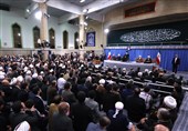 قائد الثورة الاسلامیة یستقبل الضیوف المشارکین فی مؤتمر الوحدة الاسلامیة