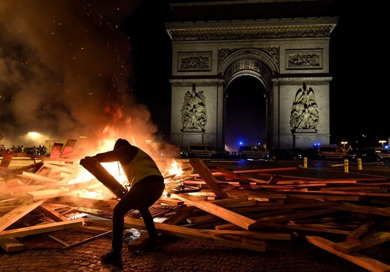 At Least 179 Injured, Over Thousands Arrested in another Night of Mayhem in Paris (+Video)