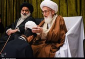 40 نفر از طلاب توسط آیتالله نوری همدانی به لباس روحانیت ملبس شدند