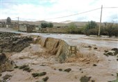 سیلاب بخش زیادی از جاده‌های روستایی پلدختر را تخریب کرده است