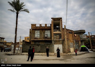 Quake Causes Panic in West Iran