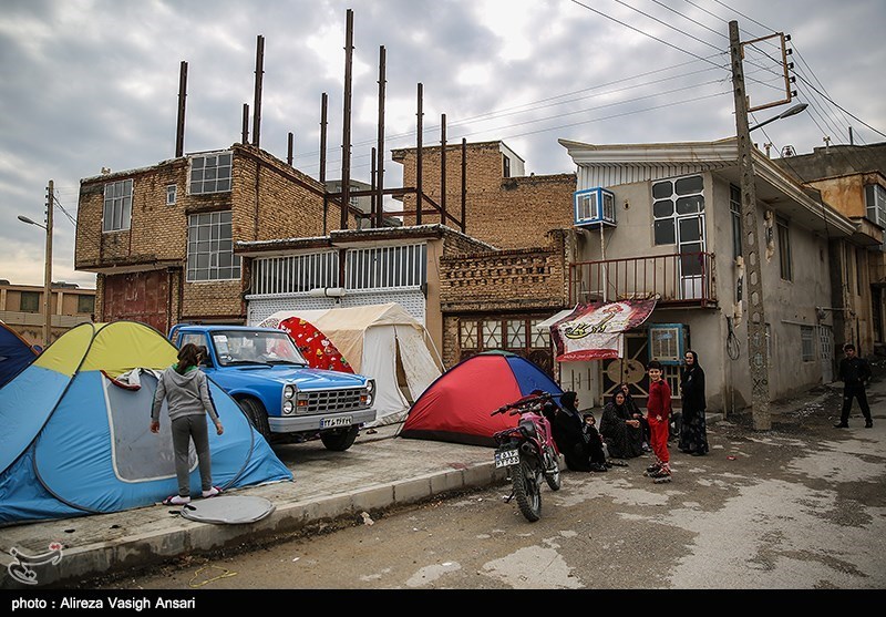 Quake Causes Panic in West Iran