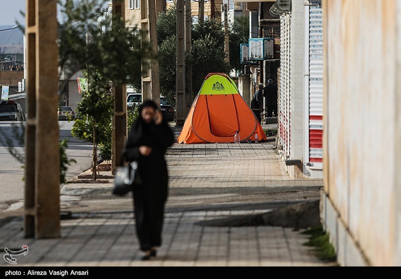 Quake Causes Panic in West Iran