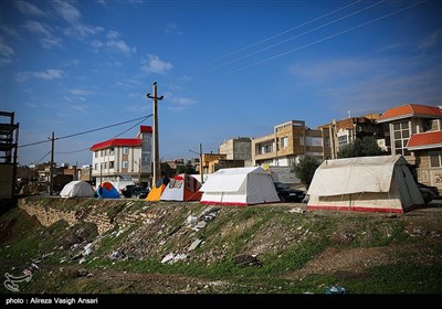 Quake Causes Panic in West Iran