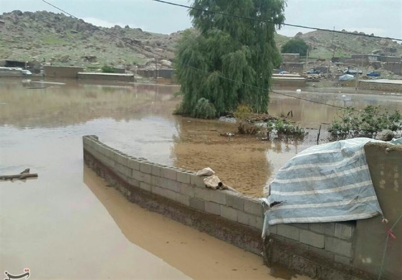 لرستان|بارش شدید باران در پلدختر؛ 9 اکیپ اداره برق به حالت آماده‌باش درآمدند