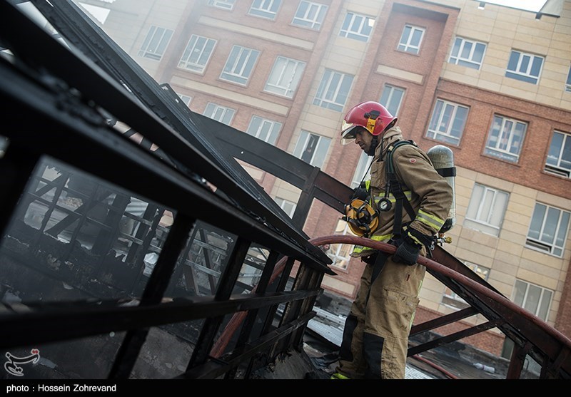 آتش‌سوزی گسترده در ساختمان 25 طبقه