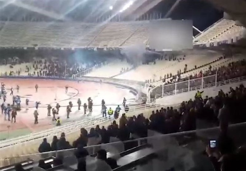 Greek Police Intervene as Clashes Break Out ahead of Champions League Match (+Video)