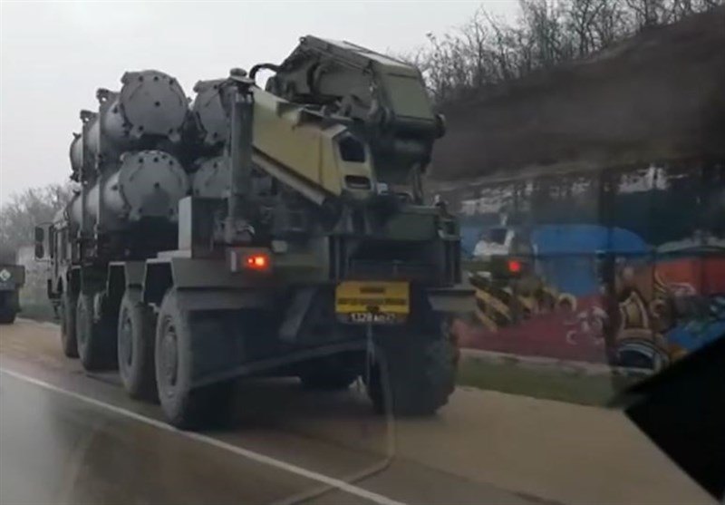Russian Military Hardware Filmed Moving towards Crimean City of Kerch (+Video)