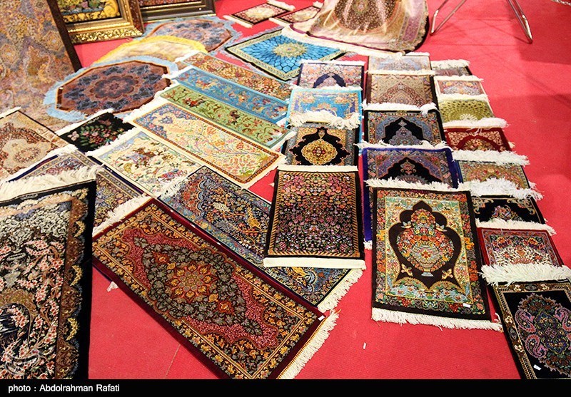 کرمان| رئیس مرکز فرش دستباف ایران: اشتغال روستایی را با احیای صنعت فرش می‌توان پویا کرد