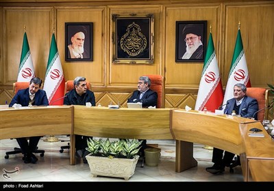 اعطای حکم شهردار جدید تهران توسط وزیر کشور