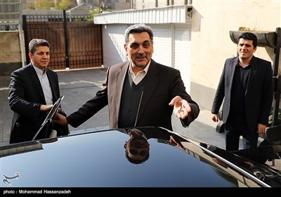 پیروز حناچی شهردار تهران در پایان مراسم ادای سوگند در شورای شهر تهران