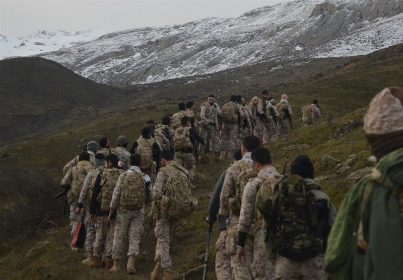 صعود پاسداران تیپ نیروی مخصوص میرزاکوچک به ارتفاعات گیلان+فیلم
