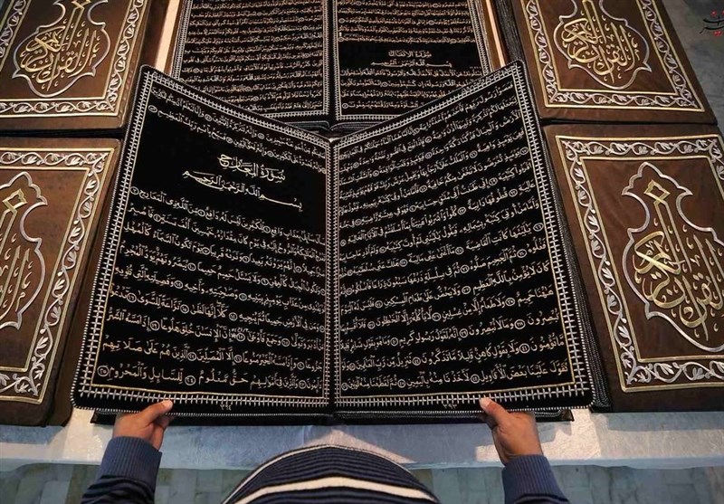 کتابت قرآن با نخ و سوزن در ترکیه+ عکس