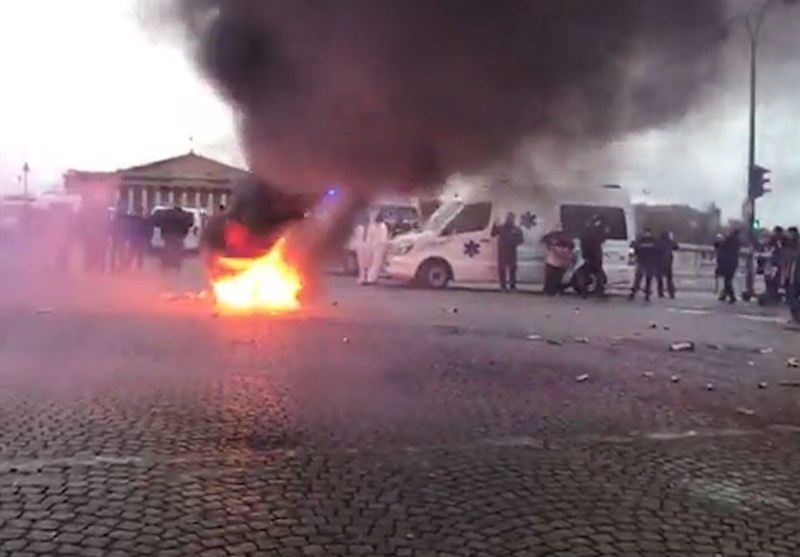 فرانس: پرتشدد مظاہرے، دکانیں اور کاریں نذر آتش