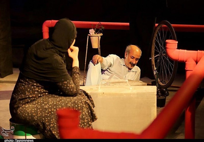 استقبال پرشور علاقه‌ مندان به تئاتر در فرهنگ سرای مهر در کاشان