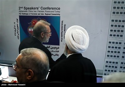 حجت‌الاسلام حسن روحانی رئیس جمهور و علی لاریجانی رئیس مجلس شورای اسلامی در دومین کنفرانس رؤسای مجالس 6 کشور آسیایی 