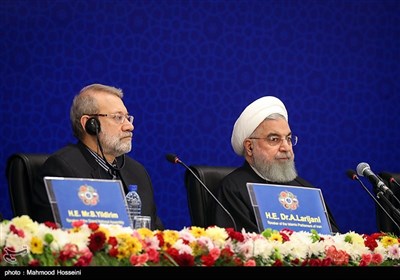 حجت‌الاسلام حسن روحانی رئیس جمهور و علی لاریجانی رئیس مجلس شورای اسلامی در دومین کنفرانس رؤسای مجالس 6 کشور آسیایی