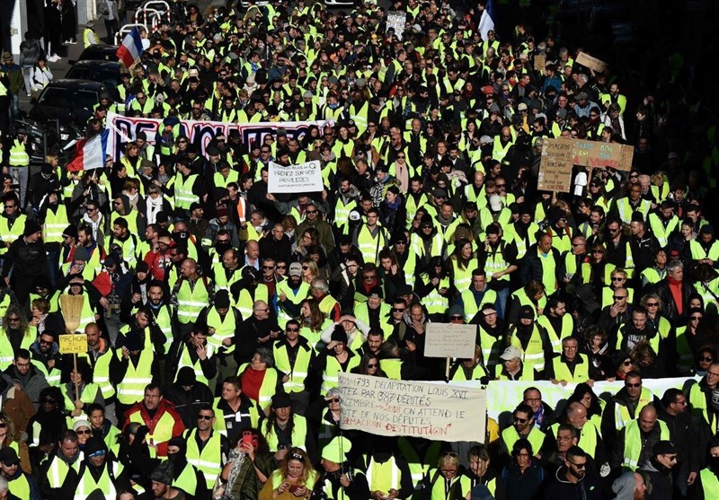اخبار لحظه به لحظه از اعتراضات پاریس| معترضان خواستار استعفای رئیس جمهور فرانسه شدند