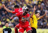 لیگ برتر فوتبال|جدال سپاهان و پرسپولیس در نیمه اول برنده نداشت