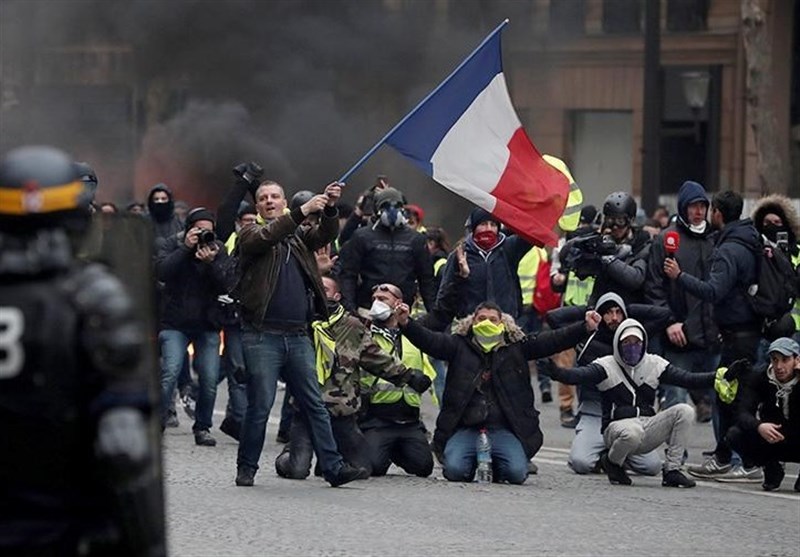 Yellow-Vest Protesters in Streets of Paris Again (+Video)