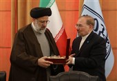 نمونه اسانس معطر سازی حرم مطهر رضوی تولید شد