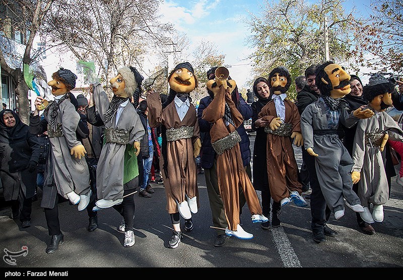 شادپیمایی عروسکها در کنگاور - کرمانشاه- عکس استانها تسنیم | Tasnim