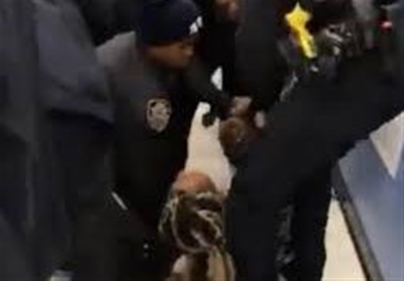 Footage Shows NYC Officers Ripping Infant from Mother&apos;s Arms (+Video)