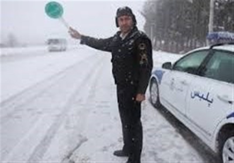 60 تیم پلیس راه در گردنه‌های برف‌گیر استان سمنان مستقر می‌شوند