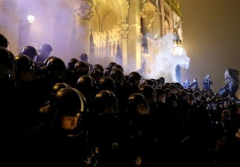 Thousands Protest &apos;Slave Law&apos; in Budapest