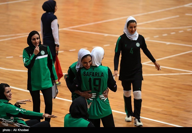 اصفهان| بازیکن تیم والیبال بانوان ذوب‌آهن: نباید مقابل رقبا امتیاز زیادی از دست بدهیم