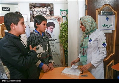 توزیع داروی رایگان در پایگاه خدمات اجتماعی و پزشکی جمعیت فراگیر زندگی خوب ویژه کودکان کار تحت پوشش در استان البرز