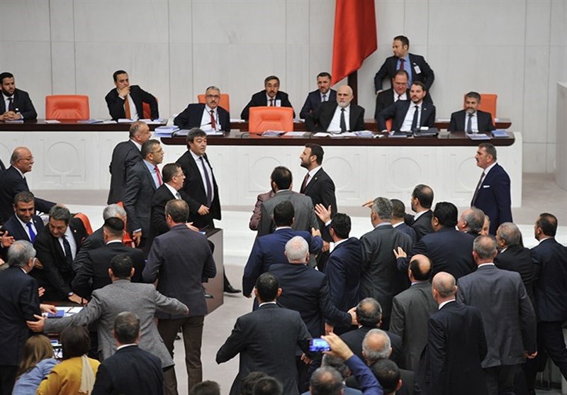 درگیری لفظی وزیر کشور و نمایندگان کُرد در مجلس ترکیه