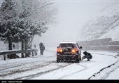 تساقط الثلوج وهطول الامطار الغزیرة فی مدینة سنندج الإیرانیة