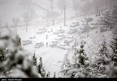 تساقط الثلوج وهطول الامطار الغزیرة فی مدینة سنندج الإیرانیة