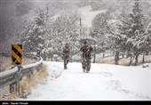 تساقط الثلوج وهطول الامطار الغزیرة فی مدینة سنندج الإیرانیة
