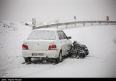 تساقط الثلوج وهطول الامطار الغزیرة فی مدینة سنندج الإیرانیة