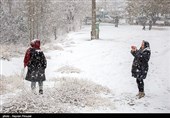 تساقط الثلوج وهطول الامطار الغزیرة فی مدینة سنندج الإیرانیة