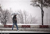 تساقط الثلوج وهطول الامطار الغزیرة فی مدینة سنندج الإیرانیة