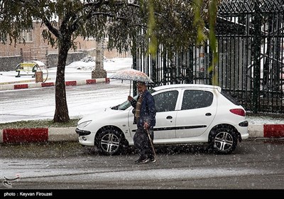 تساقط الثلوج وهطول الامطار الغزیرة فی مدینة سنندج الإیرانیة