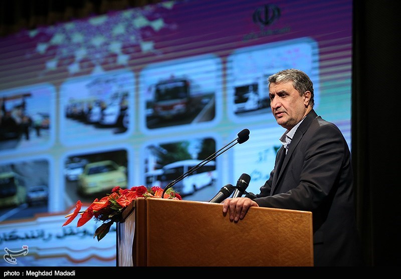 وزیر راه از روند پیشرفت پروژه آزاد راه تهران- شمال بازدید کرد