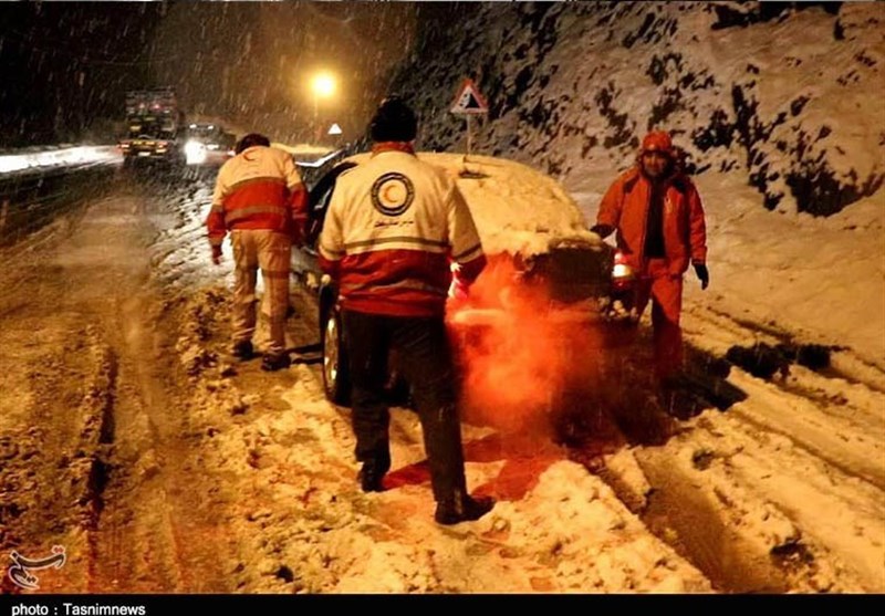 اردبیل| 114 مسافر گرفتار در برف و کولاک محور خلخال به اسالم امدادرسانی شدند