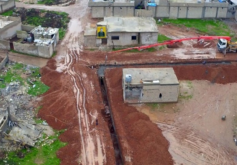حفر خندق در شهر کوبانی برای مقابله با ارتش ترکیه