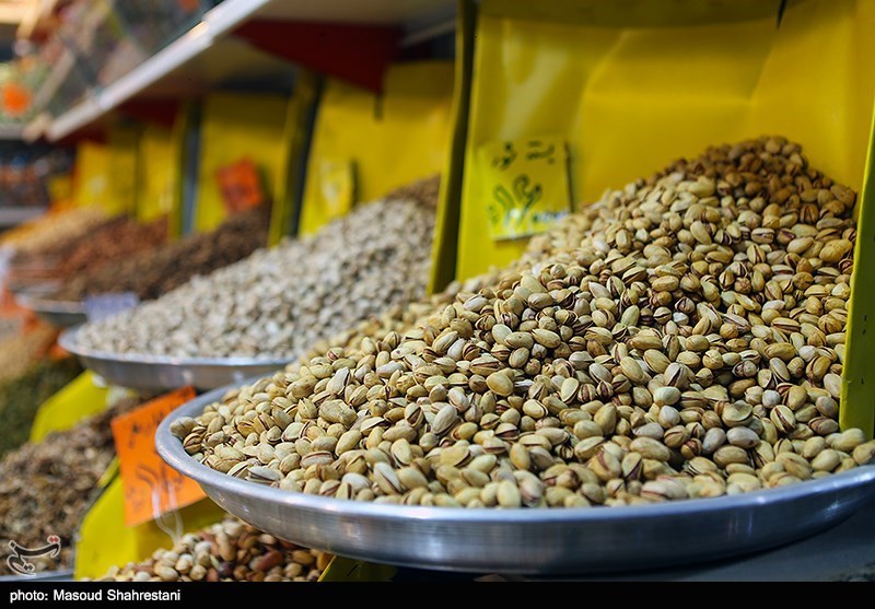 نظارت‌ها بر بازار گلستان در آستانه شب یلدا تشدید شد