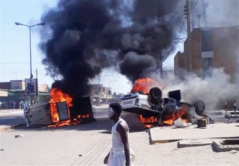 ادامه تظاهرات معترضان در تونس و سودان