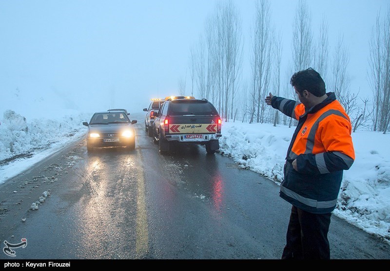 مه‌گرفتگی و لغزندگی در جاده‌های استان ایلام؛ رانندگان احتیاط کنند