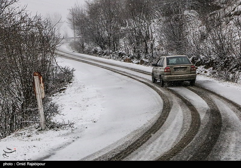 یخ‌زدگی برخی جاده‌های لرستان؛ 86 اکیپ خودرویی در محورها استقرار یافت
