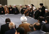 قائد الثورة الاسلامیة یرعى مراسم تأبین آیة الله هاشمی شاهرودی