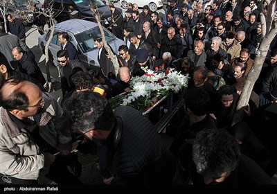 مراسم تشییع پیکر سیده نگار باب‌الحوائجی یکی از دانشجویان جانباخته در حادثه اتوبوس دانشگاه آزاد تهران - همدان