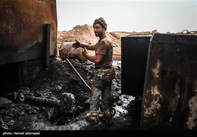 چاه های نفتی که در تصرف داعش بوده و با روش سنتی نفت را استخراج و به فروش می رساندند