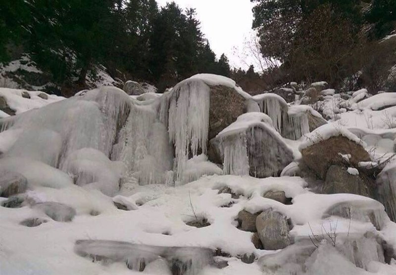 گلگت بلتستان میں سخت سردی، بہتی آبشاریں جم گئیں